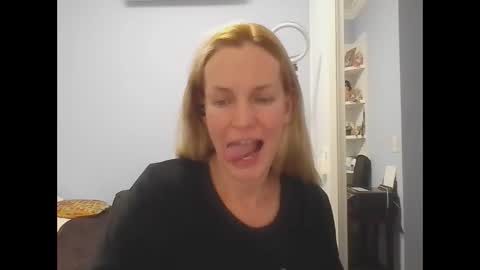 Snapshot of crazyanny chatting on May 19, 2026, 12:16 am Anny online show from May 19, 2026, 12:16 am