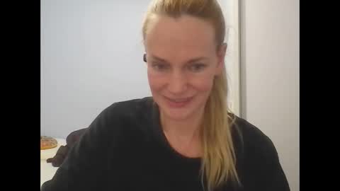 Snapshot of crazyanny chatting on May 20, 2026, 12:17 am Anny online show from May 20, 2026, 12:17 am