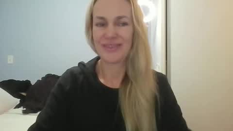 Snapshot of crazyanny chatting on May 20, 2026, 12:22 pm Anny online show from May 20, 2026, 12:22 pm