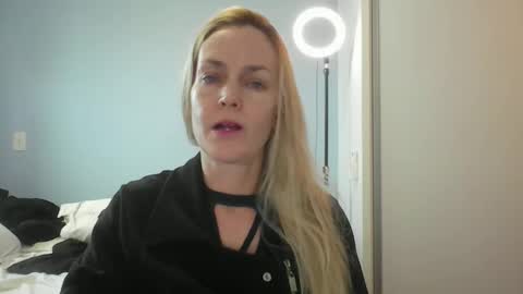 Snapshot of crazyanny chatting on May 27, 2026, 10:45 am Anny online show from May 27, 2026, 10:45 am