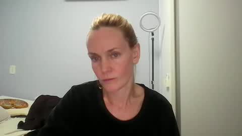 Snapshot of crazyanny chatting on June 1, 2026, 12:34 am Anny online show from June 1, 2026, 12:34 am