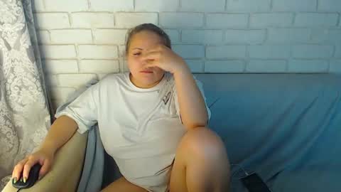 Crazyy Girl  online show from January 17, 2025, 6:02 pm