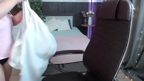 Snapshot of crazyy_girl_ chatting on June 22, 2026, 1:51 am Crazyy Girl online show from June 22, 2026, 1:51 am