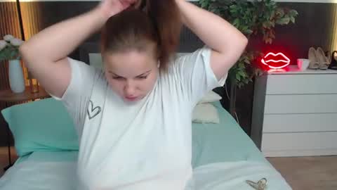 Snapshot of crazyy_girl_ chatting on July 28, 2026, 3:35 am Crazyy Girl online show from July 28, 2026, 3:35 am