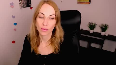 Lera online show from October 5, 2025, 1:42 pm