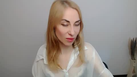 Snapshot of create_your_own_sun chatting on April 29, 2026, 7:01 am Lera online show from April 29, 2026, 7:01 am