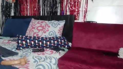 Snapshot of creazylove42 chatting on December 21, 2024, 9:33 am Frank and Nathy online show from December 21, 2024, 9:33 am