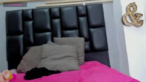 criistal_castro online show from April 7, 2026, 12:16 pm