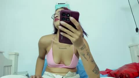 cris_dulce online show from April 20, 2026, 7:59 pm