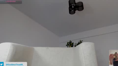 Snapshot of cris_tinne chatting on June 6, 2026, 3:17 pm cris_tinne online show from June 6, 2026, 3:17 pm