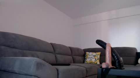 Snapshot of cris_tinne chatting on June 25, 2026, 4:00 pm cris_tinne online show from June 25, 2026, 4:00 pm