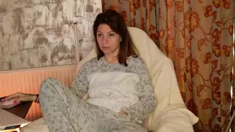 Snapshot of crissy_love chatting on May 6, 2026, 5:03 am crissy_love online show from May 6, 2026, 5:03 am
