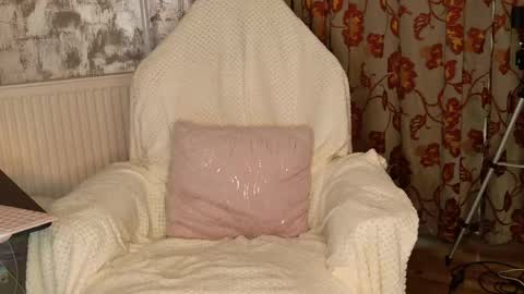 Snapshot of crissy_love chatting on May 6, 2026, 5:07 pm crissy_love online show from May 6, 2026, 5:07 pm