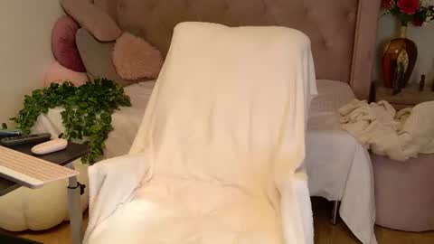 Snapshot of crissy_love chatting on July 6, 2026, 11:40 am crissy_love online show from July 6, 2026, 11:40 am