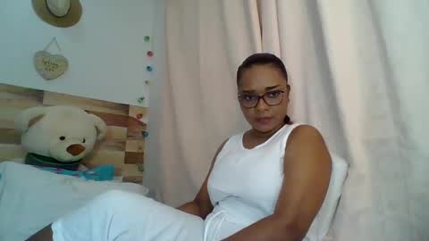 Snapshot of cristal_blanco chatting on December 4, 2024, 2:53 am cristal online show from December 4, 2024, 2:53 am