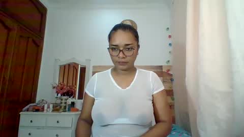 Snapshot of cristal_blanco chatting on December 7, 2024, 6:32 am cristal online show from December 7, 2024, 6:32 am