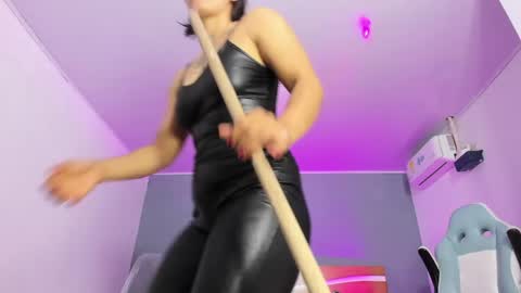 Snapshot of cristal_crossfit chatting on April 23, 2026, 12:29 pm Cristal online show from April 23, 2026, 12:29 pm