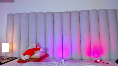 Snapshot of cristalcornner_ chatting on December 28, 2024, 7:43 pm Nicole  Connection time 220pm-910pmCol online show from December 28, 2024, 7:43 pm