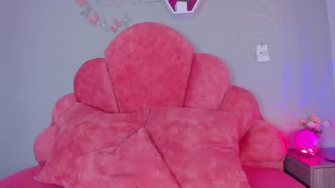 Snapshot of cristalcornner_ chatting on January 23, 2025, 7:40 pm Nicole  Connection time 220pm-910pmCol online show from January 23, 2025, 7:40 pm