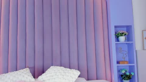 Snapshot of cristalcornner_ chatting on February 1, 2025, 7:44 pm Nicole  Connection time 220pm-910pmCol online show from February 1, 2025, 7:44 pm