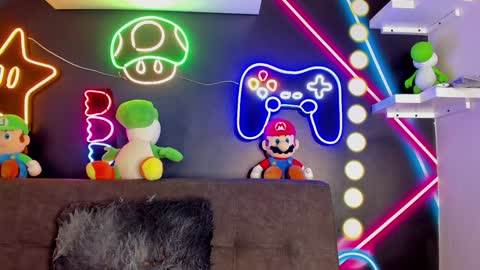 Snapshot of cristalcornner_ chatting on February 4, 2025, 8:06 pm Nicole  Connection time 220pm-910pmCol online show from February 4, 2025, 8:06 pm