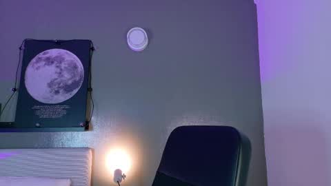 Snapshot of cristalcornner_ chatting on September 19, 2025, 7:47 pm Nicole  Connection time 220pm-910pmCol online show from September 19, 2025, 7:47 pm