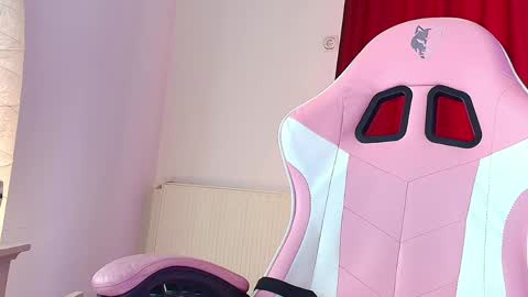 cristaleyess online show from April 9, 2026, 6:02 pm