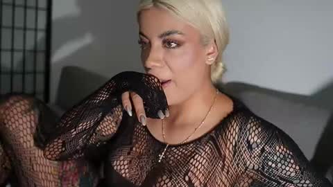 Laura online show from January 19, 2026, 2:37 am