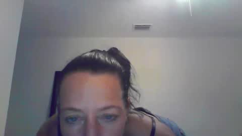 Snapshot of cristalmills069 chatting on April 24, 2026, 3:42 am Quartz online show from April 24, 2026, 3:42 am