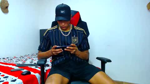 Snapshot of cristiantayron chatting on May 6, 2026, 7:13 am cristian online show from May 6, 2026, 7:13 am