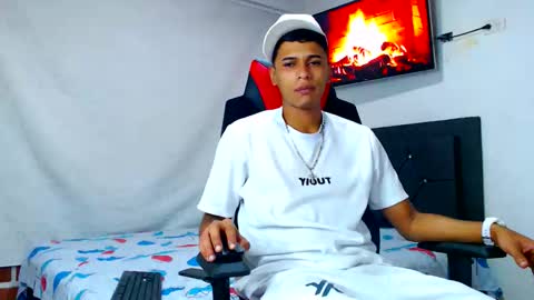 Snapshot of cristiantayron chatting on May 23, 2026, 7:24 am cristian online show from May 23, 2026, 7:24 am