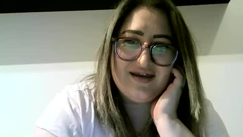 cristina20021991 online show from March 9, 2026, 8:35 pm