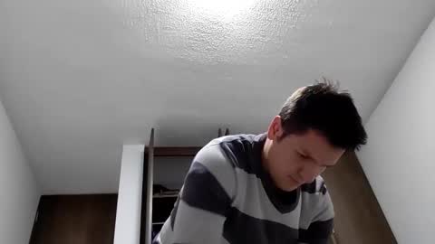 cristopher3042 online show from March 4, 2025, 12:50 am