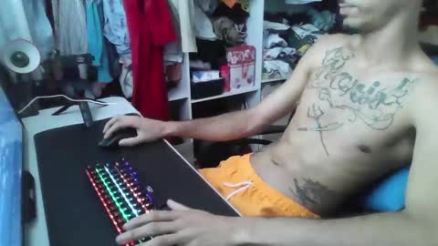 Snapshot of crudosoy chatting on October 27, 2025, 4:22 pm Carlo online show from October 27, 2025, 4:22 pm