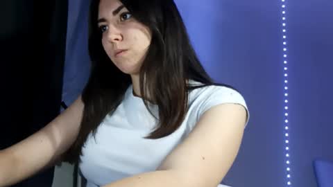 Snapshot of crystabeckelhimer chatting on November 26, 2025, 6:09 pm Alie online show from November 26, 2025, 6:09 pm