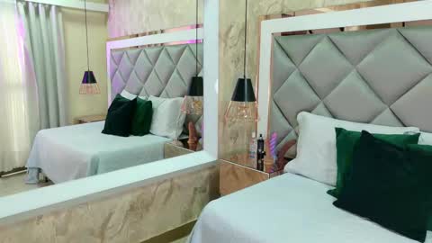 crystal_gilton online show from January 18, 2026, 7:06 pm