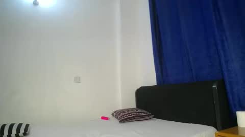 Snapshot of crystal_lisa chatting on April 21, 2026, 5:39 pm lisa online show from April 21, 2026, 5:39 pm