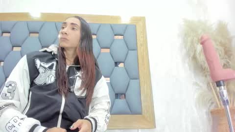 crystal_sm online show from November 19, 2025, 3:50 am