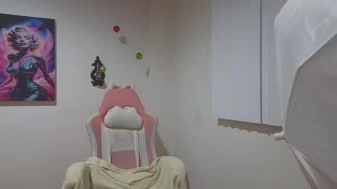 Crystal Blaze online show from December 22, 2025, 9:39 am