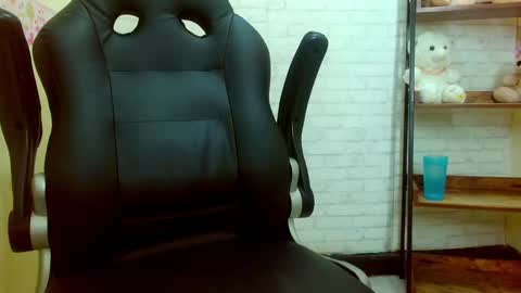 Snapshot of crystal_walls chatting on March 7, 2025, 9:48 pm I AM CRYSTAL online show from March 7, 2025, 9:48 pm