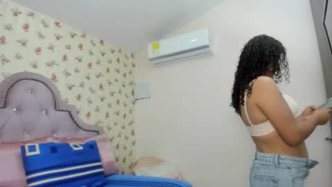 Snapshot of crystal_watson0 chatting on May 16, 2026, 2:05 pm Milf Latina online show from May 16, 2026, 2:05 pm
