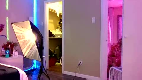 Snapshot of crystalbarbie214 chatting on May 4, 2026, 11:12 pm crystalbarbie214 online show from May 4, 2026, 11:12 pm