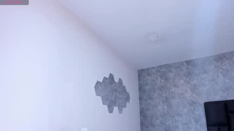 Crystal online show from January 7, 2026, 6:43 pm