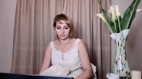 Snapshot of crystalfever_ chatting on July 20, 2026, 8:22 pm Mary online show from July 20, 2026, 8:22 pm