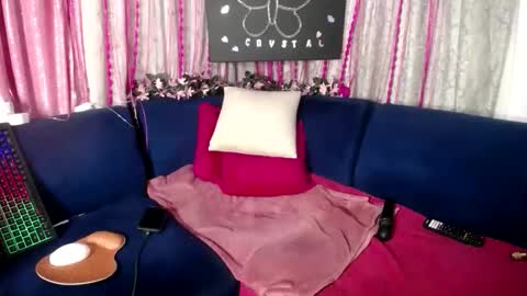 crystaljes online show from April 1, 2026, 6:05 pm