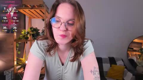 Snapshot of crystallglow chatting on February 17, 2026, 9:10 pm Kitty online show from February 17, 2026, 9:10 pm