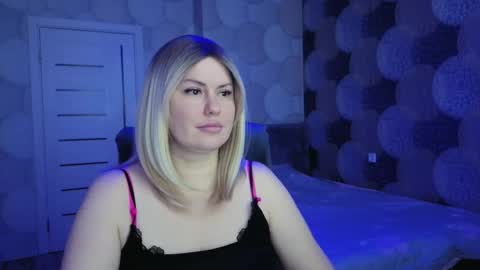 Snapshot of crystallleyes chatting on October 11, 2025, 1:05 am CrystalllEyes online show from October 11, 2025, 1:05 am