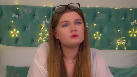 Crystal online show from December 5, 2025, 12:03 pm