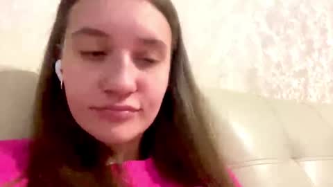 Snapshot of crystalvessell chatting on October 23, 2025, 1:10 pm Angel online show from October 23, 2025, 1:10 pm