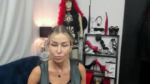CrystalHotty online show from September 12, 2025, 4:34 am